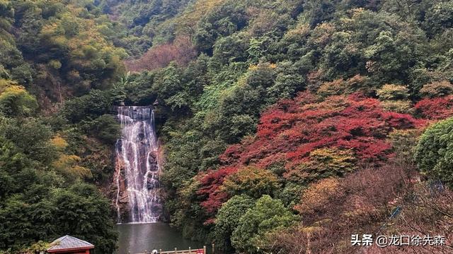 它與蘇仙嶺齊名，也位于湖南郴州，是個山清水秀，環境清幽的寶地