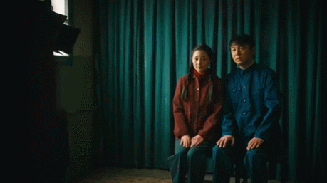 这部电视剧太有年代感了，摄影人不愿放过每一帧