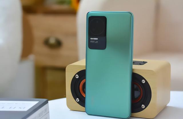 安兔兔次旗舰性能TOP10：Redmi榜首，realme独占4款