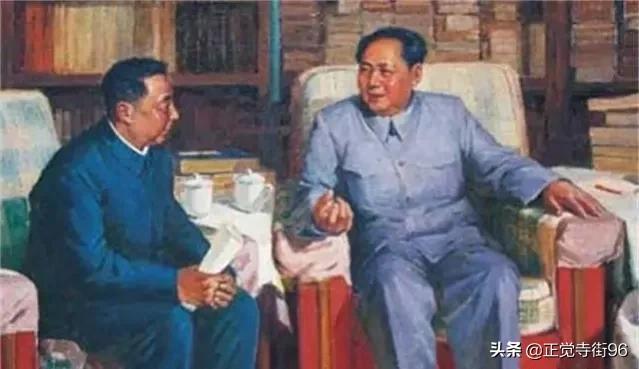 1976年，毛主席与世长辞，第二年一人来到纪念堂：主席，你醒醒吧