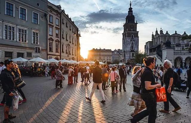 1988年时，上海GDP总量比纽约要低3620亿美元，现如今超过了吗？