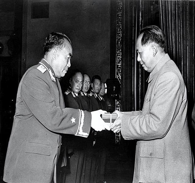 52年毛主席接见恩师李漱清，因何李漱清坦言：见到您，我有点害怕