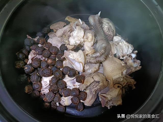 冬天降温，常用这菜炖鸡肉，温和滋补又驱寒，孩子多喝增强体质