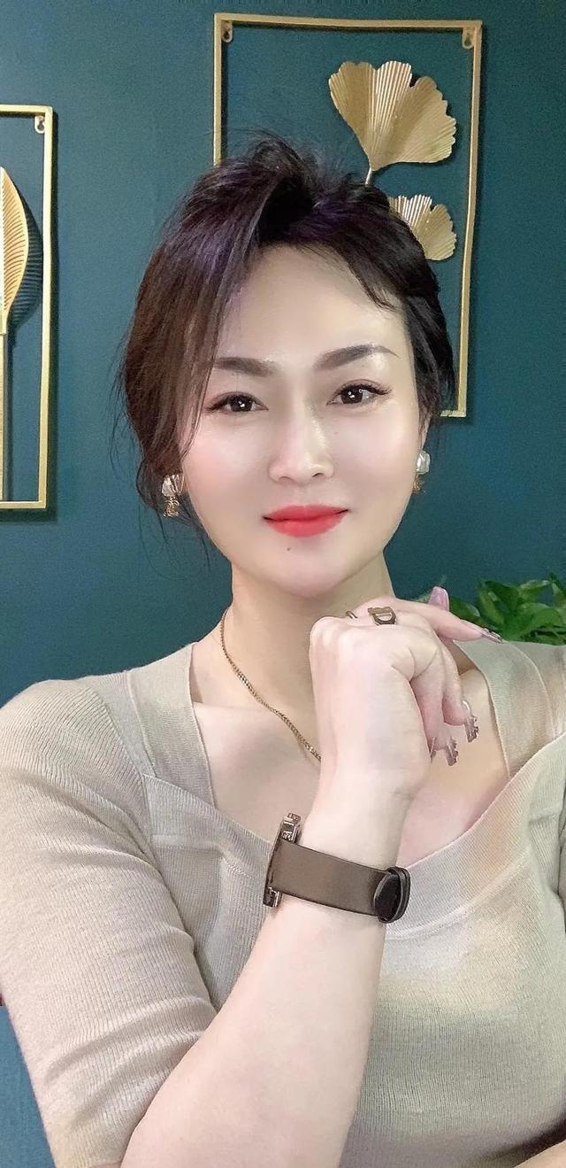 中年女人应该活成幸福的模样