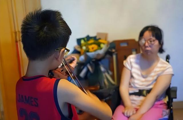 女博士王磊：30岁怀孕后瘫痪，生子后被丈夫抛弃，8年后逆风翻盘