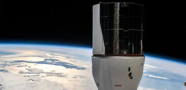 SpaceX货运飞船在佛罗里达州海岸溅落，完成第24次空间站补给任务