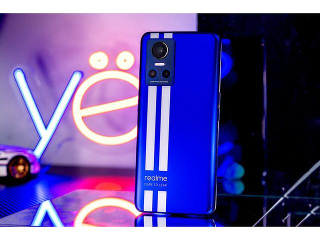 150W的realme GT Neo3对比小米Redmi K40游戏增强版，打游戏哪款强？