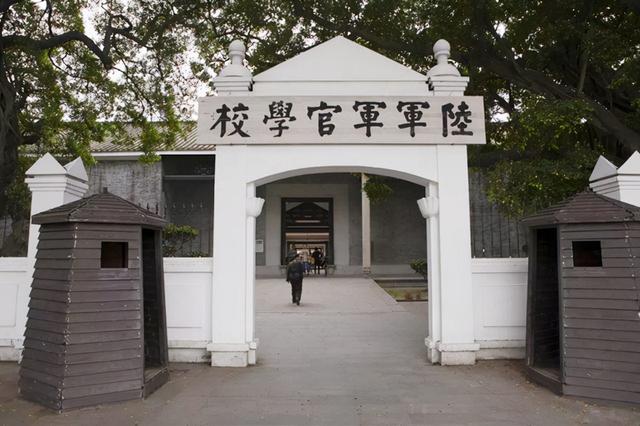 国军“好色将军”活103岁，曾三次死里逃生，生下一子成知名影星
