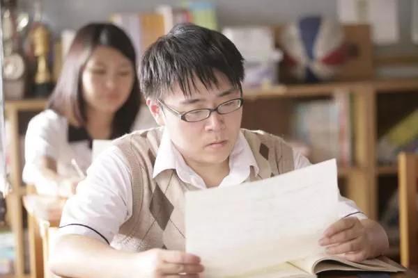 我曾经看不起的童星郝邵文，不仅求婚成功，还直播带货7500万了