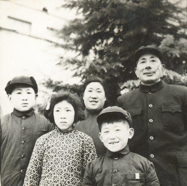 1956年，毛主席让姚喆去看望贺子珍，21年前还让他保护自己的安全