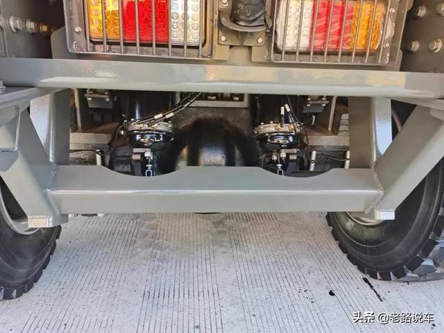 宇通宽体矿用自卸车