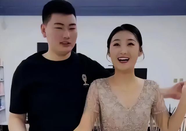 朱小伟离婚3个月又订婚！女方家世显赫身似陈亚男，已喊大衣哥爸
