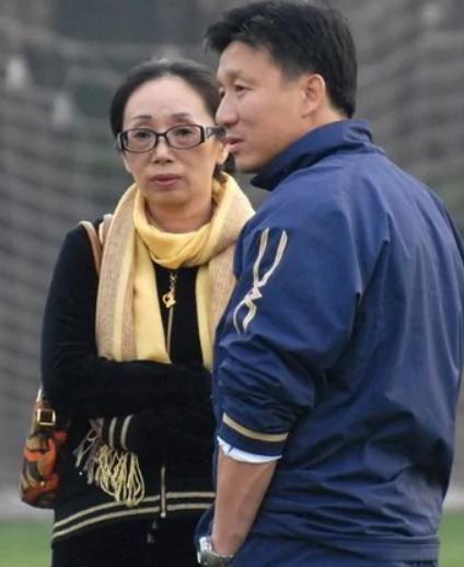 黑龙江女首富戴秀丽：身价95亿却惨遭离婚，丈夫：我已厌倦太富裕