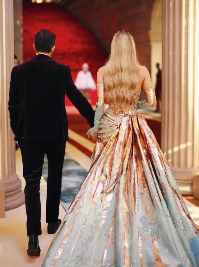 今天全网最关注的事情，我的朋友参加了时尚界的奥斯卡Met Gala