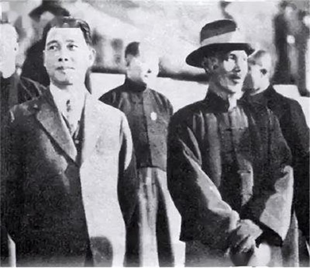 1946年老蒋下令炸开汪精卫墓，开棺后发现尸体完好，口袋有张纸条