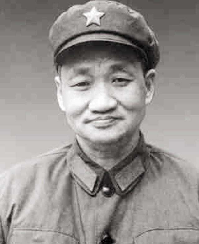 毛家人谁长得最像毛主席？侄女毛小青回复：李讷