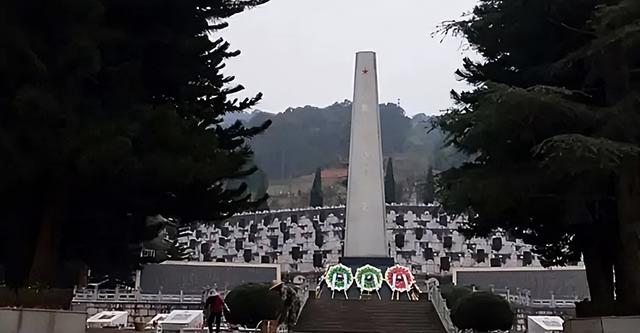 老山副连长战前恋爱，遭降级处分，25岁战场牺牲前大喊：我走了