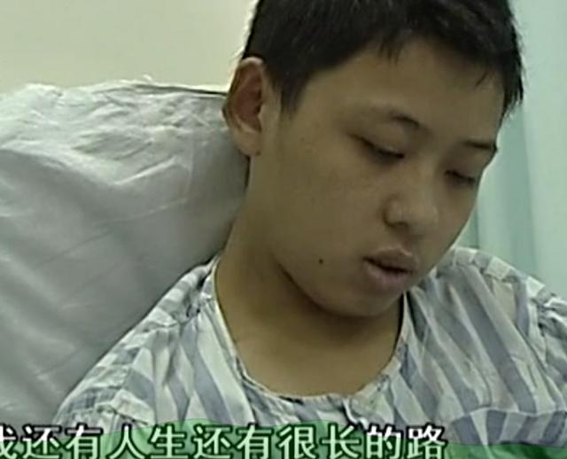 2011年小伙患尿毒症濒死，移植手术前1天亲母不辞而别，发生了啥