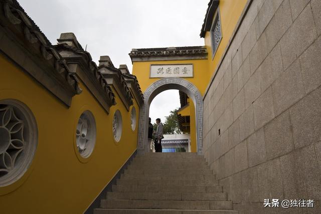 中国四大名寺之一，充满历史传说与神话故事的金山寺