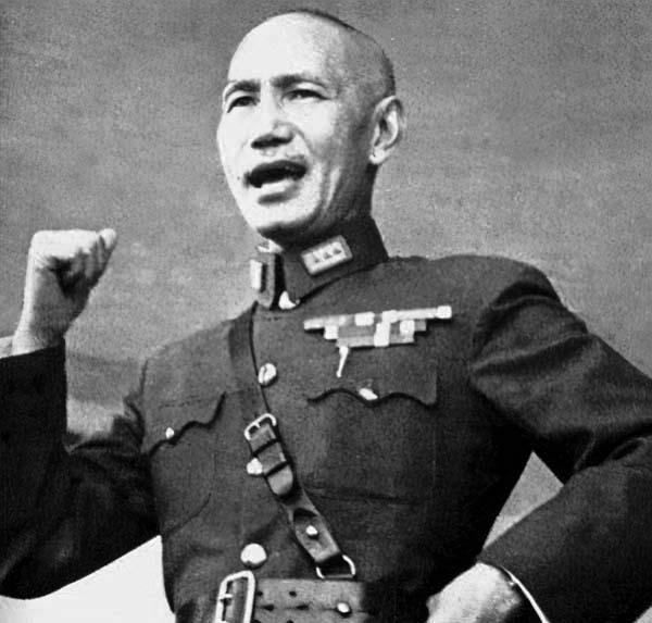 蒋介石邀请毛主席访台，毛主席身体不好，准备让邓小平去