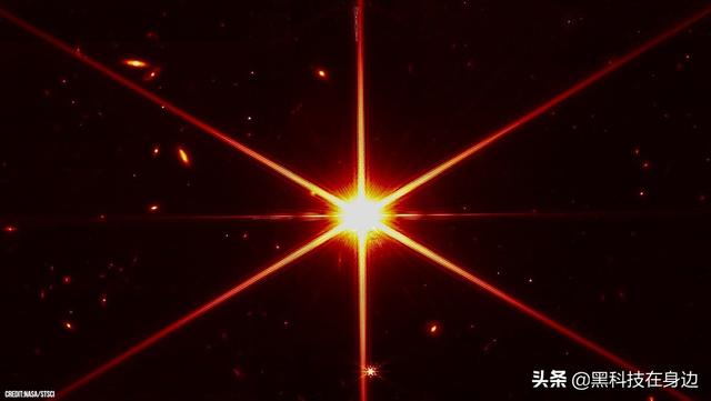 韦伯望远镜比哈勃强100倍！看了韦伯首张超清晰照片，你就明白了