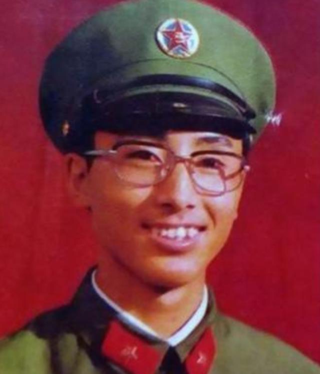 韦昌进眼球被打掉后坚守11小时，高喊：向我开炮！独女也投身国防