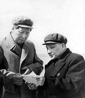 1973年毛泽东让许世友多读书，许世友命下属编写“特供版”红楼梦