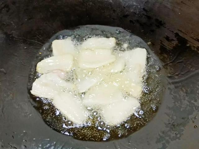 明日立夏，给家人做1道“上汤红薯叶”，叶绿素含量高，补补苦夏