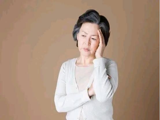 50岁左右的女性出现各种疼痛，可能是更年期问题，该如何补钙