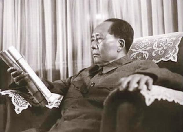 毛主席3次参观故宫城墙，为何却不肯踏进故宫半步？背后有何隐情