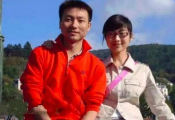 康辉：娶师妹刘雅洁，丁克22年让父母抱憾离世，风光的背后是眼泪