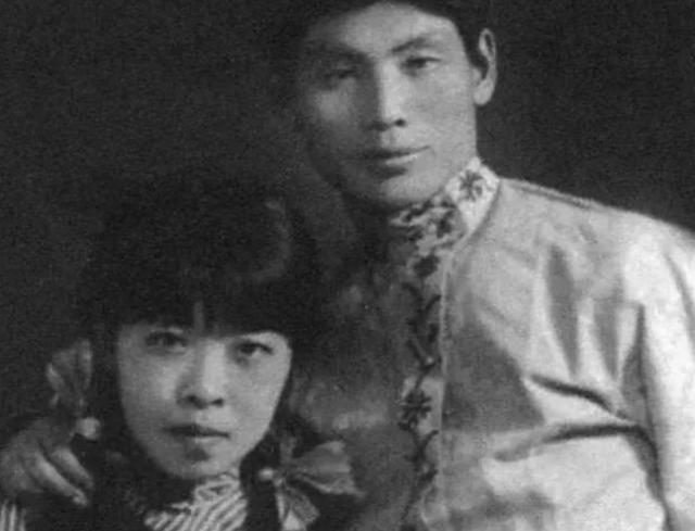 逃婚出走，总是怀着孕谈恋爱的萧红，31岁在不甘和痛苦中离世