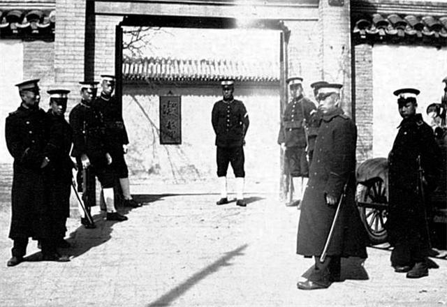 溥仪晚年住在什么地方，去世时家里还有多少钱？