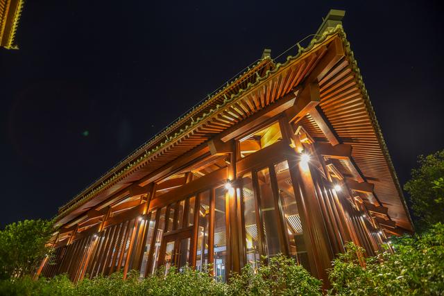 廣東旅行，發現一座禅修酒店，造型像古代宮殿，建築大有來頭