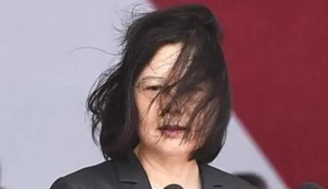 俄乌激烈交战之际，美军舰悍然穿越台海海峡，非要拖中国下场？