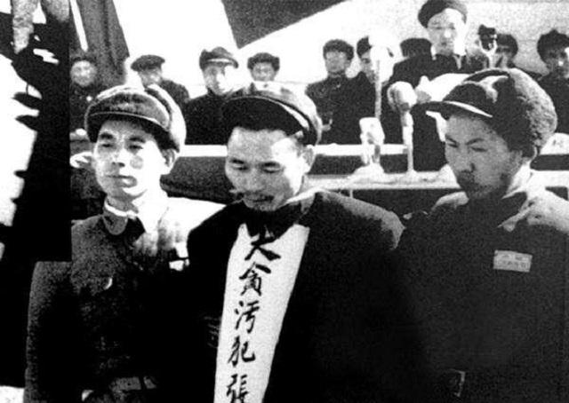 1950年，毛主席回国路上为何三次发怒？处死42人
