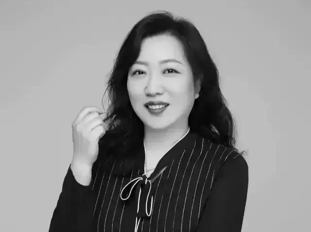 为抗疫英雄白晓卉送行