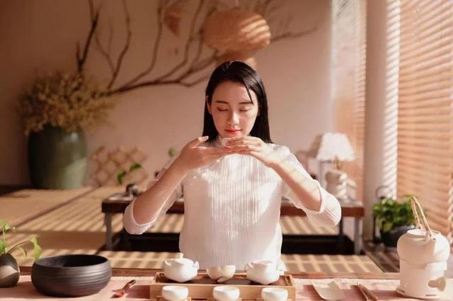 春天是养肝黄金期，“3甜伤肝，要少吃，2苦养肝，宜多吃”