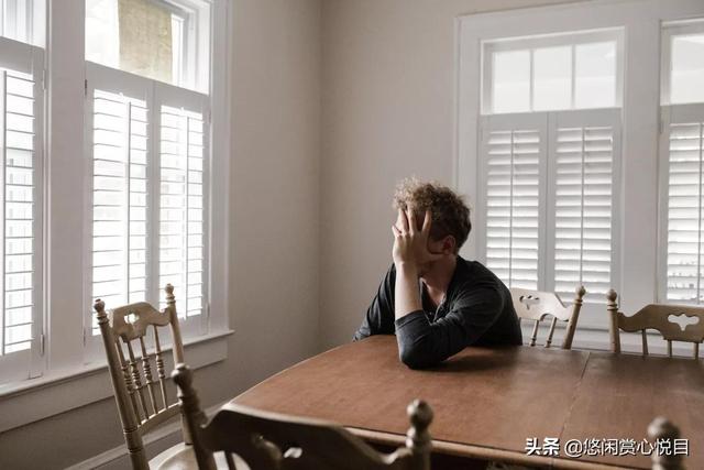 不幸的人生，就这样走了，你知道在他的人生背后经历了什么
