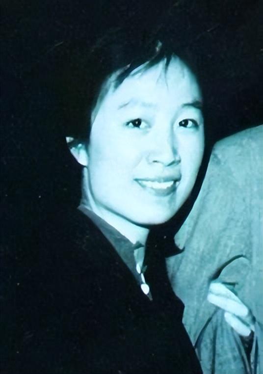 1976年毛泽东临终前，曾交代张玉凤：我去世后每年到我坟上看看我