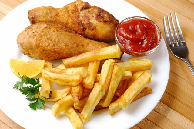 吃得少更有利于长寿？医生提醒：节食需有度，牢记2个饮食好习惯