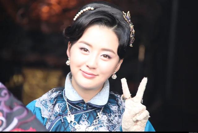 ��ѩ��װ���Ӿ���Ƭ(����ս��ʡ��ĳ��ţ�������������Ů�䣬�վɼ����ļƵ���Ƚ�ʺ�)