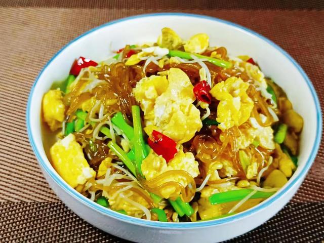 冬天又干又冷，记得给孩子吃1道“暖和菜”，通便润肠，真香啊