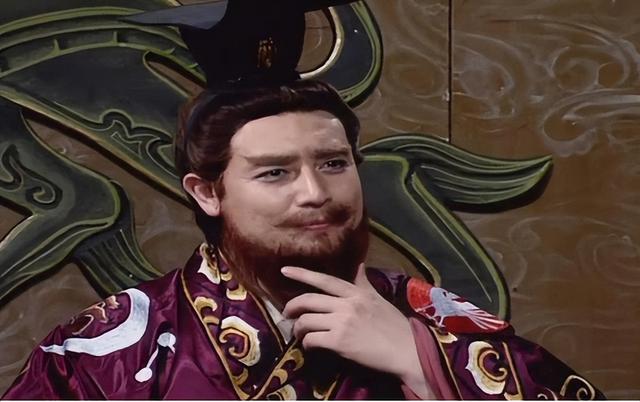 为何曹丕只活了40岁，看看曹操死后他做了什么？色是刮骨刀