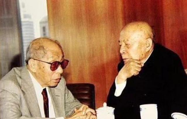张学良晚年说“我对国家没贡献”，吕正操霸气接话，现场无人反驳