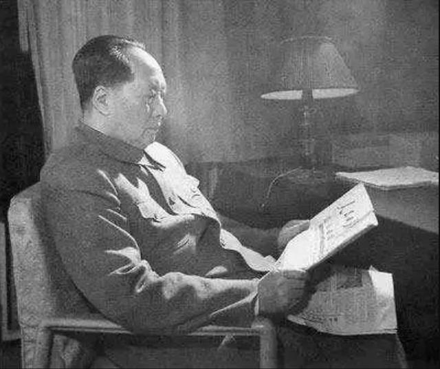 周恩来给毛主席写最后书信后，给张玉凤附条：千万不要在疲倦时念