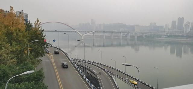 孩子脸部两侧毛囊角化症