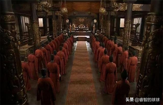 宦官使者受侮辱，回国后挑唆皇帝为其报仇，结果害得王朝灭亡
