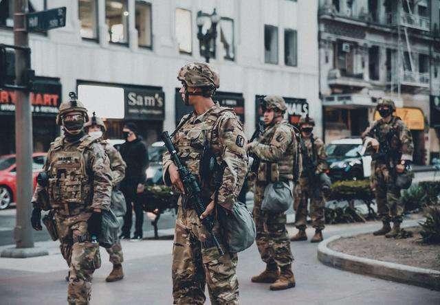 被封锁几十年的朝鲜，为什么能够成为第9个有核国家？是谁在帮他