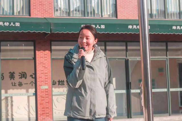 「美心成长」小小的仪式 大大的情怀——绿苑幼儿园升旗仪式